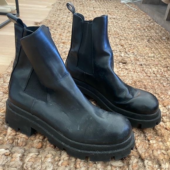 Zara - Picture 1 of 1